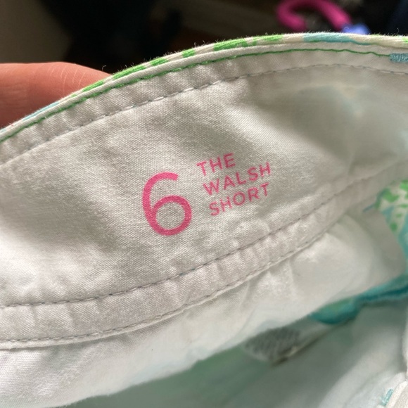 Lilly Pulitzer Walsh Shorts | Let’s Get Crackin’ print, size 6 - Picture 6 of 9